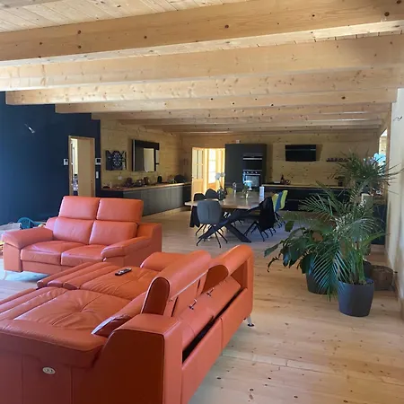 Maison En Pierre غراينا